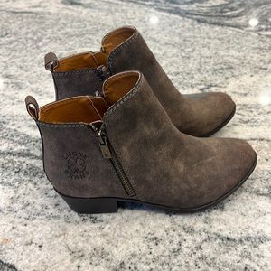 Lucky Brand girls ankle boot